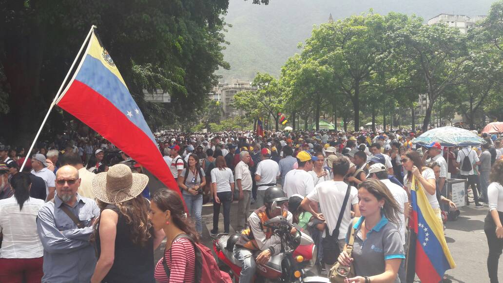 Oposición comienza a marchar hacia la Cancillería #31May