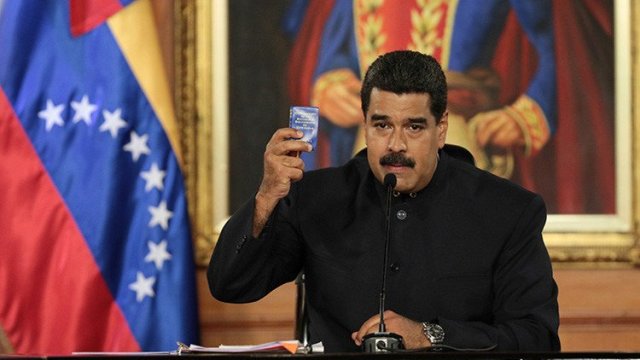 Maduro con Constitución