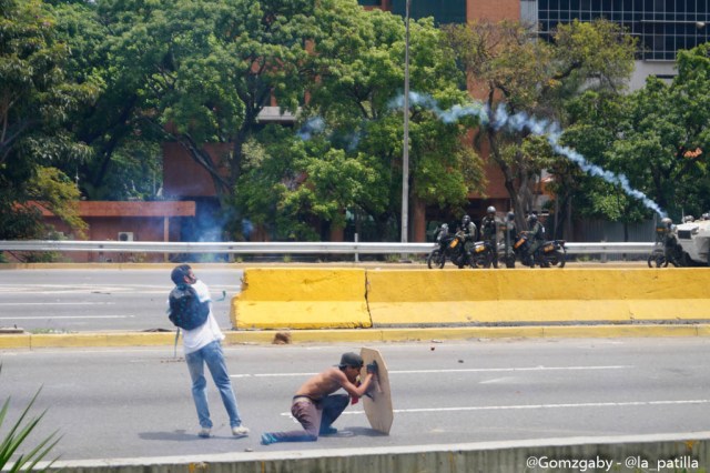 GN efectuó fuerte represión en Caracas este 3 de mayo. Foto: lapatilla.1eye.us / Gabriela Gómez