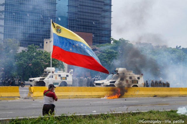 GN efectuó fuerte represión en Caracas este 3 de mayo. Foto: lapatilla.1eye.us / Gabriela Gómez