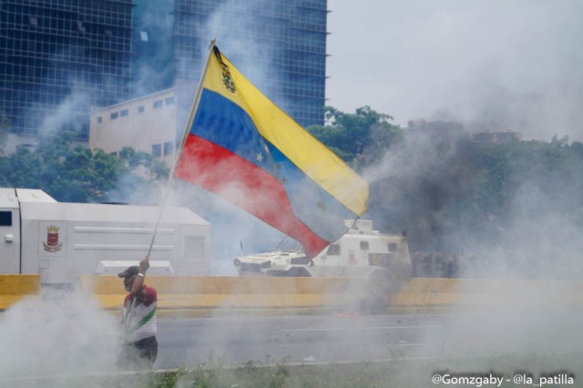 GN efectuó fuerte represión en Caracas este 3 de mayo. Foto: lapatilla.1eye.us / Gabriela Gómez