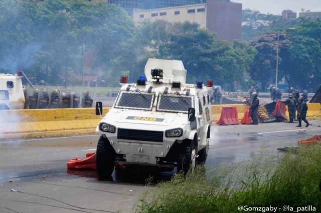 GN efectuó fuerte represión en Caracas este 3 de mayo. Foto: lapatilla.1eye.us / Gabriela Gómez