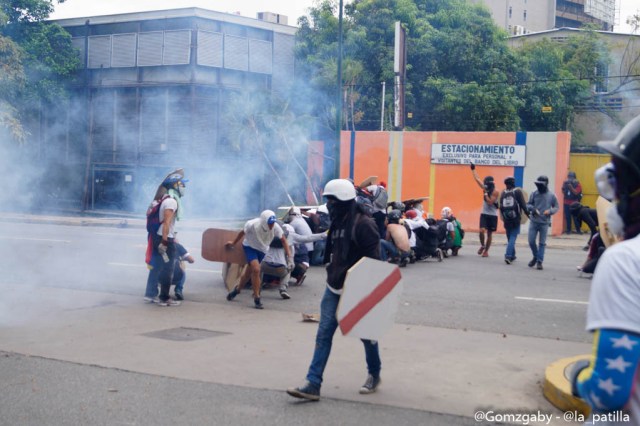 GN efectuó fuerte represión en Caracas este 3 de mayo. Foto: lapatilla.1eye.us / Gabriela Gómez