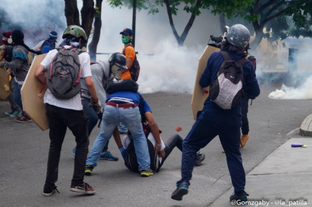 GN efectuó fuerte represión en Caracas este 3 de mayo. Foto: lapatilla.1eye.us / Gabriela Gómez