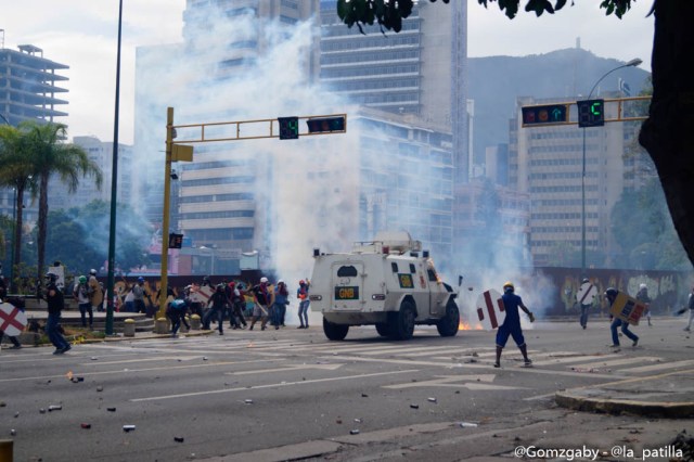 GN efectuó fuerte represión en Caracas este 3 de mayo. Foto: lapatilla.1eye.us / Gabriela Gómez