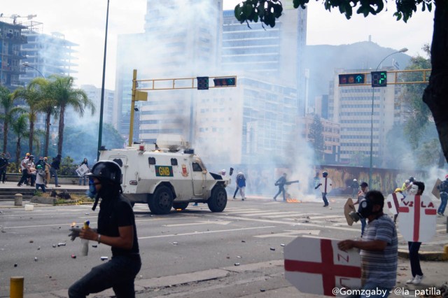 GN efectuó fuerte represión en Caracas este 3 de mayo. Foto: lapatilla.1eye.us / Gabriela Gómez