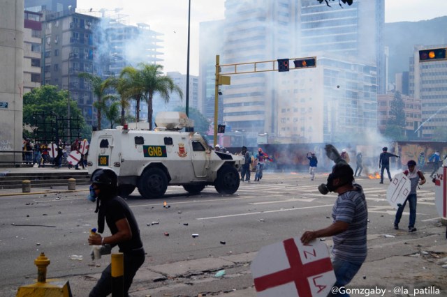 GN efectuó fuerte represión en Caracas este 3 de mayo. Foto: lapatilla.1eye.us / Gabriela Gómez