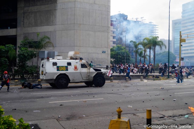 GN efectuó fuerte represión en Caracas este 3 de mayo. Foto: lapatilla.1eye.us / Gabriela Gómez