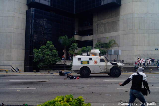 GN efectuó fuerte represión en Caracas este 3 de mayo. Foto: lapatilla.1eye.us / Gabriela Gómez