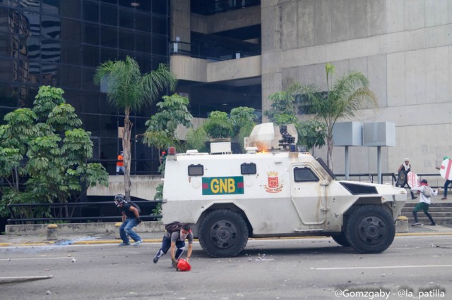 GN efectuó fuerte represión en Caracas este 3 de mayo. Foto: lapatilla.1eye.us / Gabriela Gómez