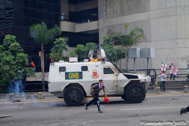 GN efectuó fuerte represión en Caracas este 3 de mayo. Foto: lapatilla.1eye.us / Gabriela Gómez