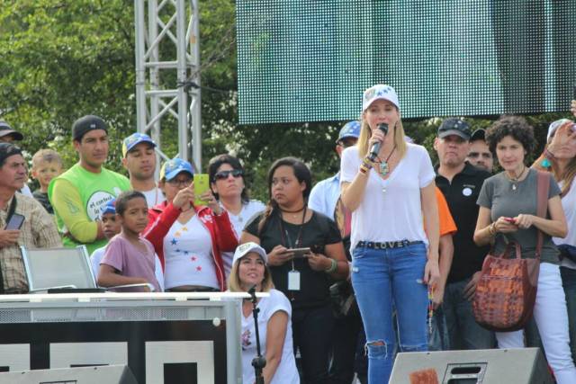 El reencuentro de Camila Canabal y Nelso Bustamante en la Alfredo Sadel. Foto: Régulo Gómez