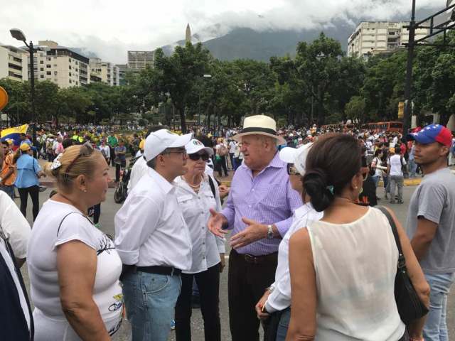 Freddy Valera constituyente en la calle