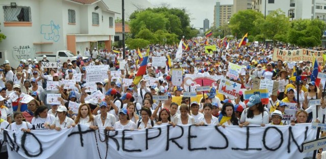 Maracuchas marchan por la libertad de Venezuela