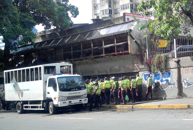 Contingente de la PNB llega a Chacaito #24May (fotos)