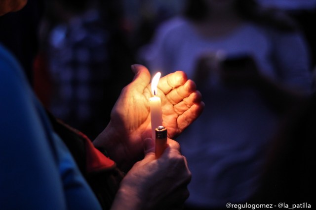 Concentración por los caídos en Parque Cristal. Foto: Régulo Gómez/LaPatilla