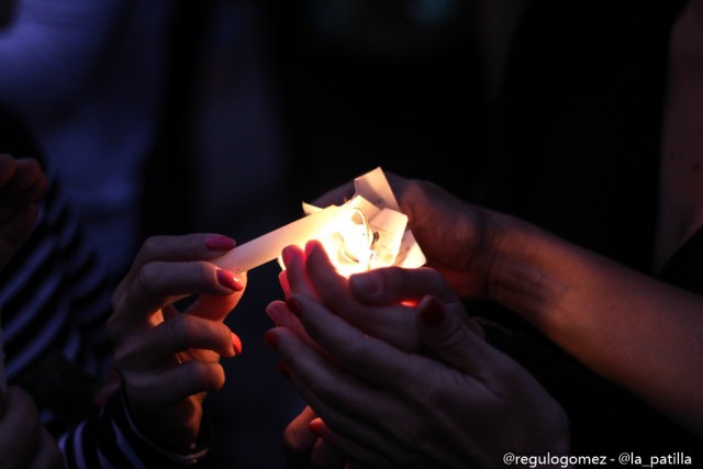 Concentración por los caídos en Parque Cristal. Foto: Régulo Gómez/LaPatilla