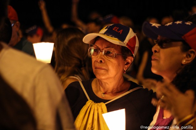 Concentración por los caídos en Parque Cristal. Foto: Régulo Gómez/LaPatilla