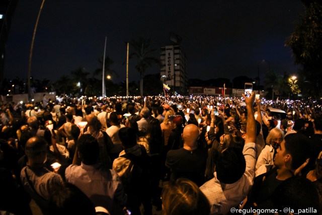 Concentración por los caídos en Parque Cristal. Foto: Régulo Gómez/LaPatilla