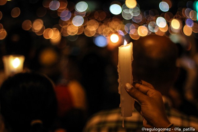 Concentración por los caídos en Parque Cristal. Foto: Régulo Gómez/LaPatilla