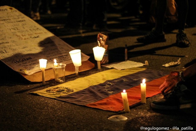 Concentración por los caídos en Parque Cristal. Foto: Régulo Gómez/LaPatilla