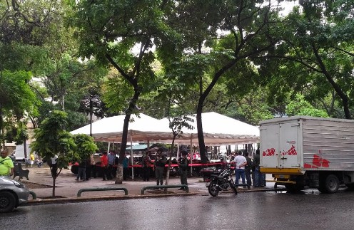 En Plaza Madariaga habrá evento oficial. Actividad convocada por oposición cambia de  punto frente al San José de Tarbes. Foto:  @CATERINAV 