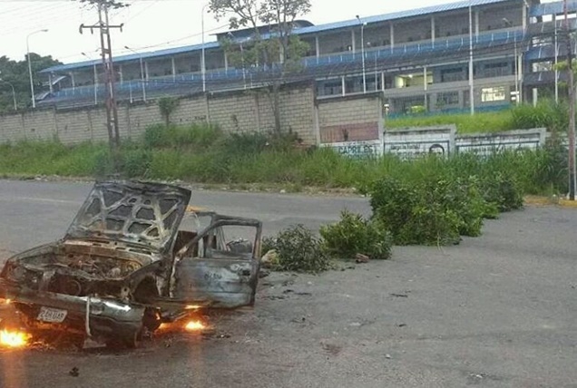 Cerrado paso por protesta y barricada en la Trasandina