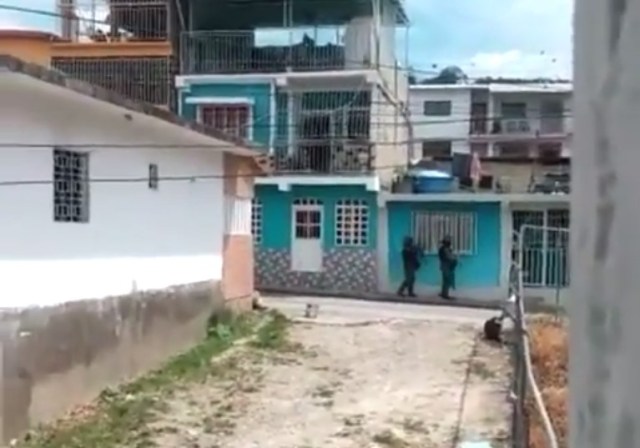 GNB y Polimérida causan destrozos en casas en Tovar (video)