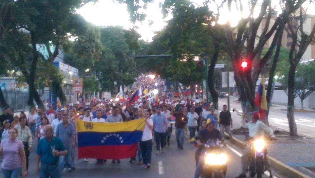 En Lara marcharon con luces en honor a los caídos (Fotos)