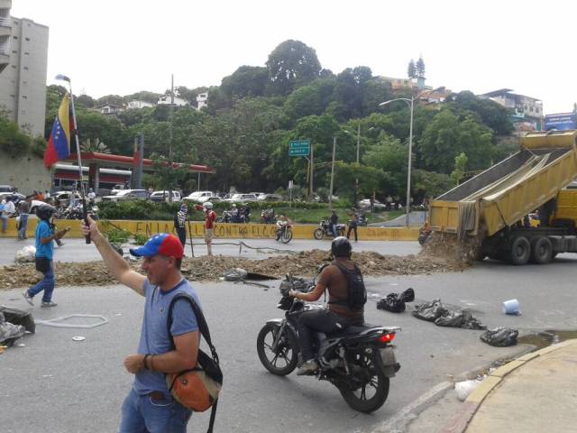 Manifestantes formaron barricadas en el distribuidor Santa Fe. Foto: Cortesía