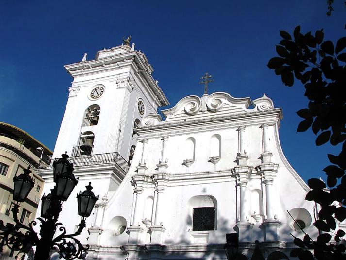 Chavistas de la “esquina caliente” tomaron arbitrariamente la Catedral de Caracas (Fotos)