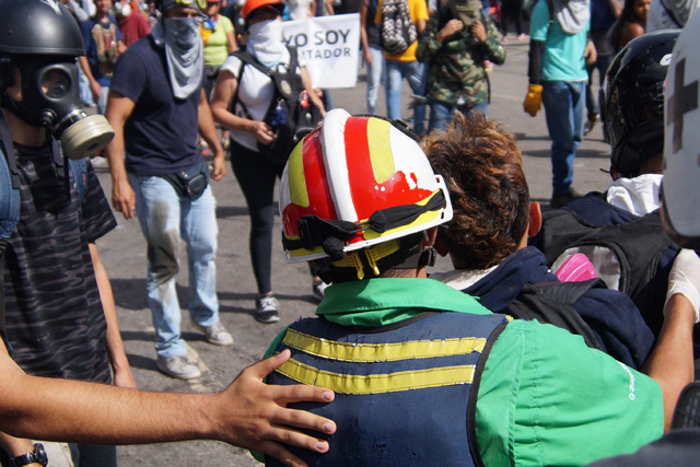 Reportan un afectado por inhalación de gases lacrimógenos en Las Mercedes. Foto: Gabriela Gómez / lapatilla.1eye.us