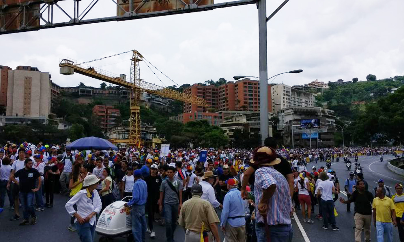 Manifestantes de Santa Fe caminaron rumbo al TSJ #10May (Fotos)