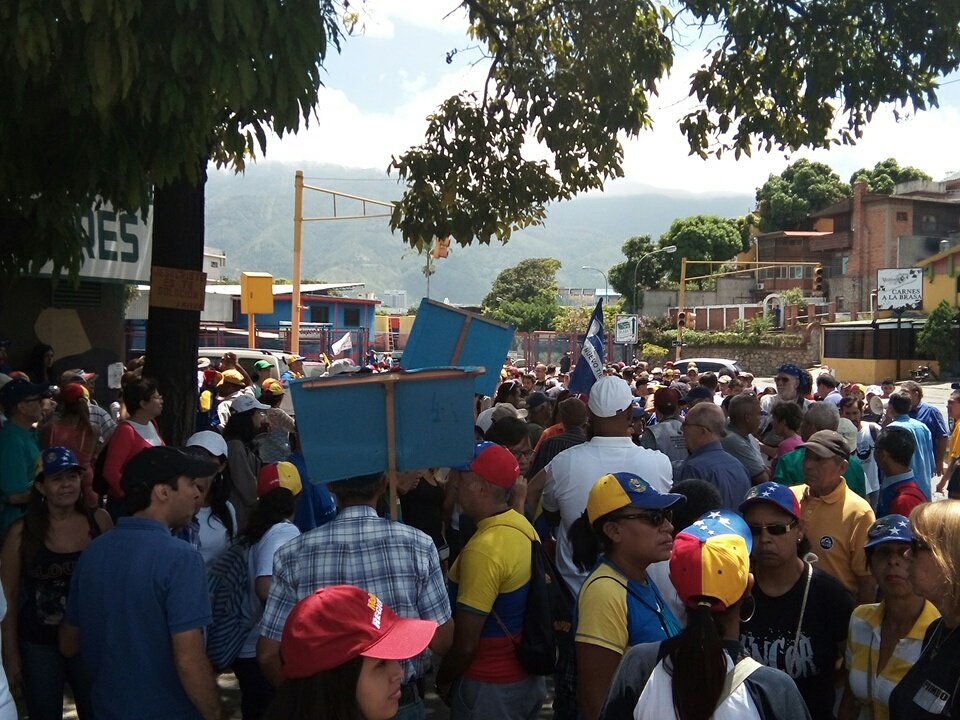 Arranca marcha Somos Millones desde Santa Mónica hasta Los Ruices