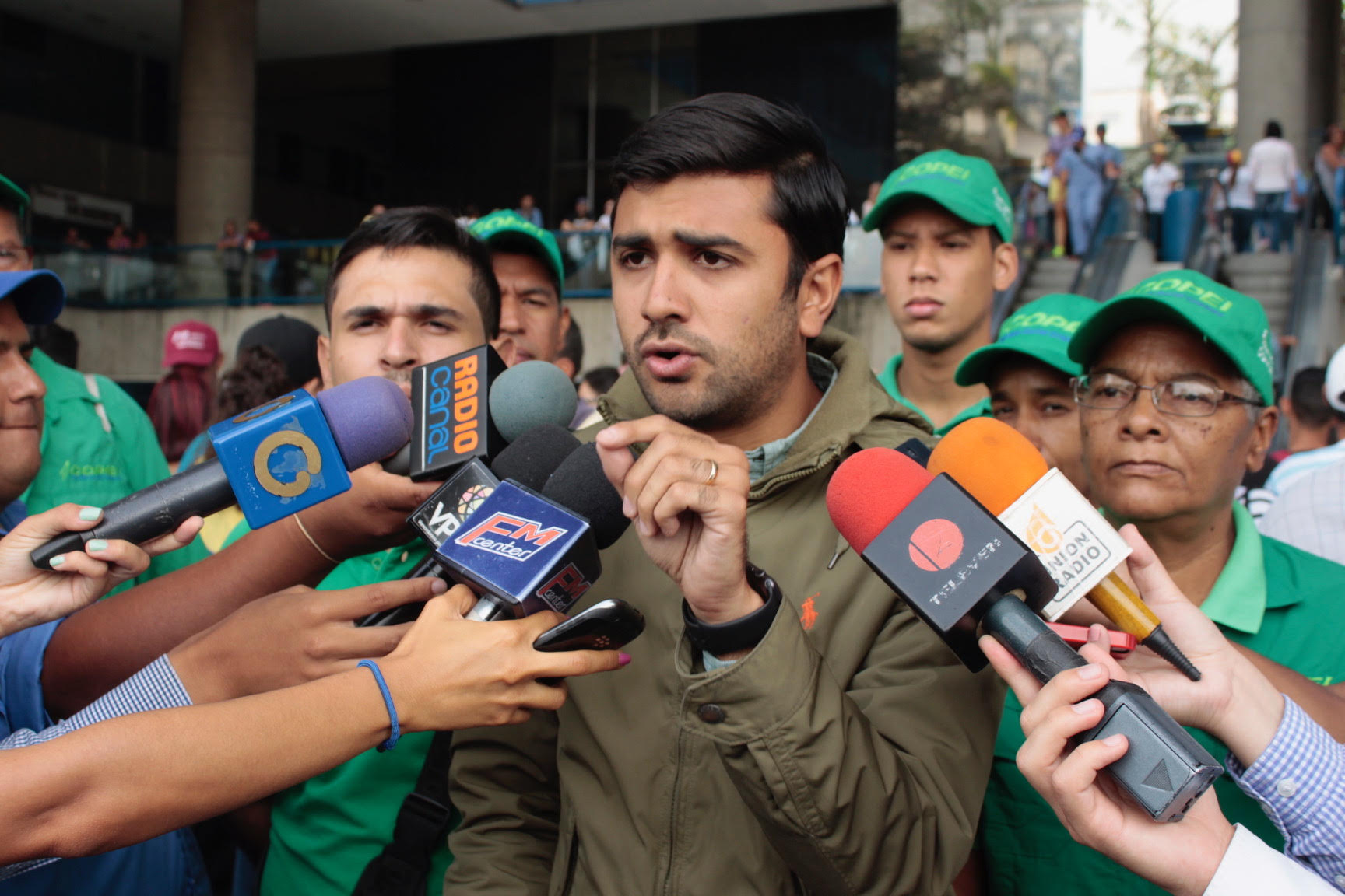 Robert García asumirá temporalmente la alcaldía de Chacao