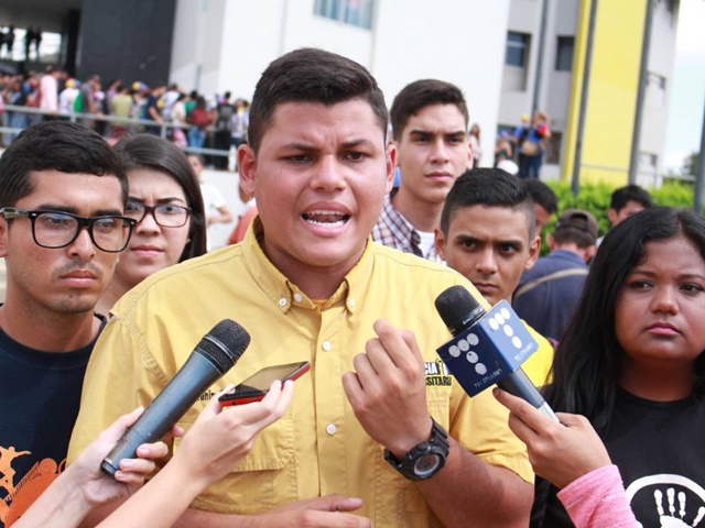 Estudiantes zulianos marchan en contra de las “prácticas terroristas de Maduro”