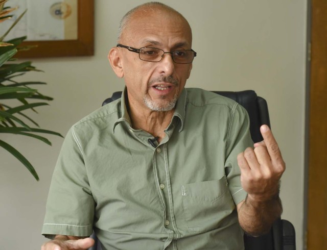 David Vallenilla, father of a student shot dead by a National Guard soldier during an anti-government protest, gestures during an interview with AFP in Caracas on June 27 , 2017. Vallenilla's 22-year-old son David was killed by four pellets fired at point blank by a soldier with his shotgun last Thursday during clashes in front of La Carlota air base in eastern Caracas. / AFP PHOTO / JUAN BARRETO