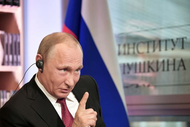 Russian President Vladimir Putin gestures during an interview with French daily newspaper Le Figaro in Paris, France May 29, 2017. Picture taken May 29, 2017. Sputnik/Aleksey Nikolskyi/Kremlin via REUTERS ATTENTION EDITORS - THIS IMAGE WAS PROVIDED BY A THIRD PARTY. EDITORIAL USE ONLY. TPX IMAGES OF THE DAY