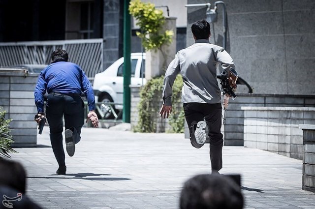 Members of Iranian forces run during an attack on the Iranian parliament in central Tehran, Iran, June 7, 2017. Tasnim News Agency/Handout via REUTERS ATTENTION EDITORS - THIS PICTURE WAS PROVIDED BY A THIRD PARTY. FOR EDITORIAL USE ONLY. NO RESALES. NO ARCHIVE.