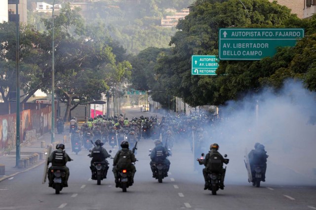 Security forces ride on motorcycles during a rally against Venezuela's President Nicolas Maduro's government in Caracas, Venezuela, June 26, 2017.  REUTERS/Ivan Alvarado