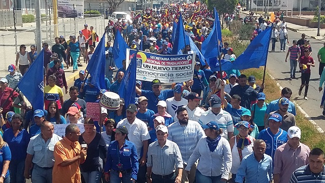 UNT acompañó la marcha de las ollas vacías