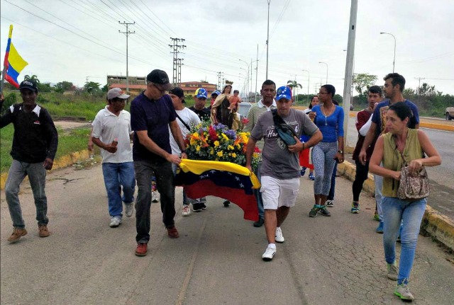 Caminarán desde Higuerote hasta Caracas con la Virgen del Carmen (fotos)