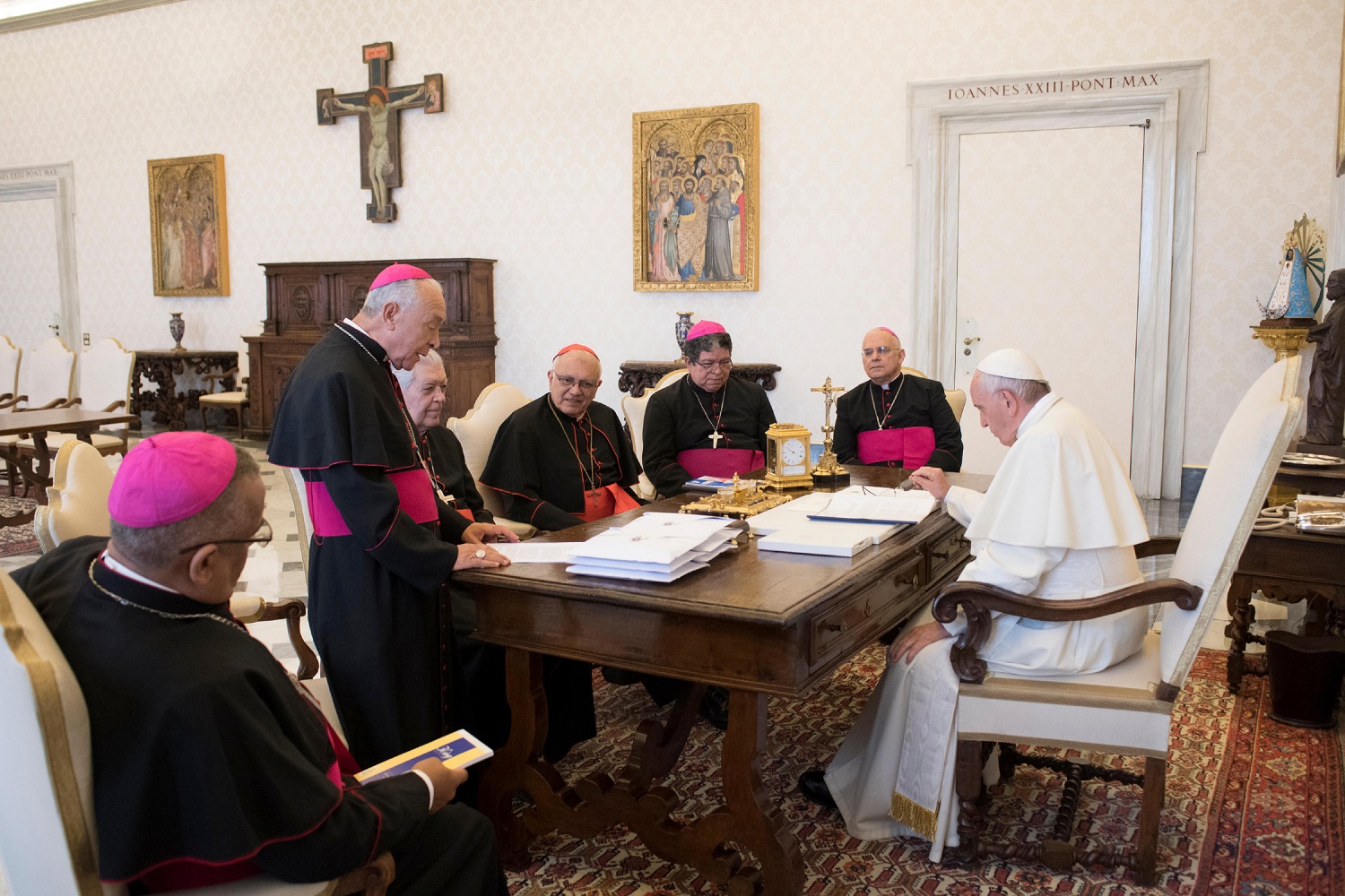 Obispos venezolanos entregan al Papa informe sobre protestas y crisis humanitaria