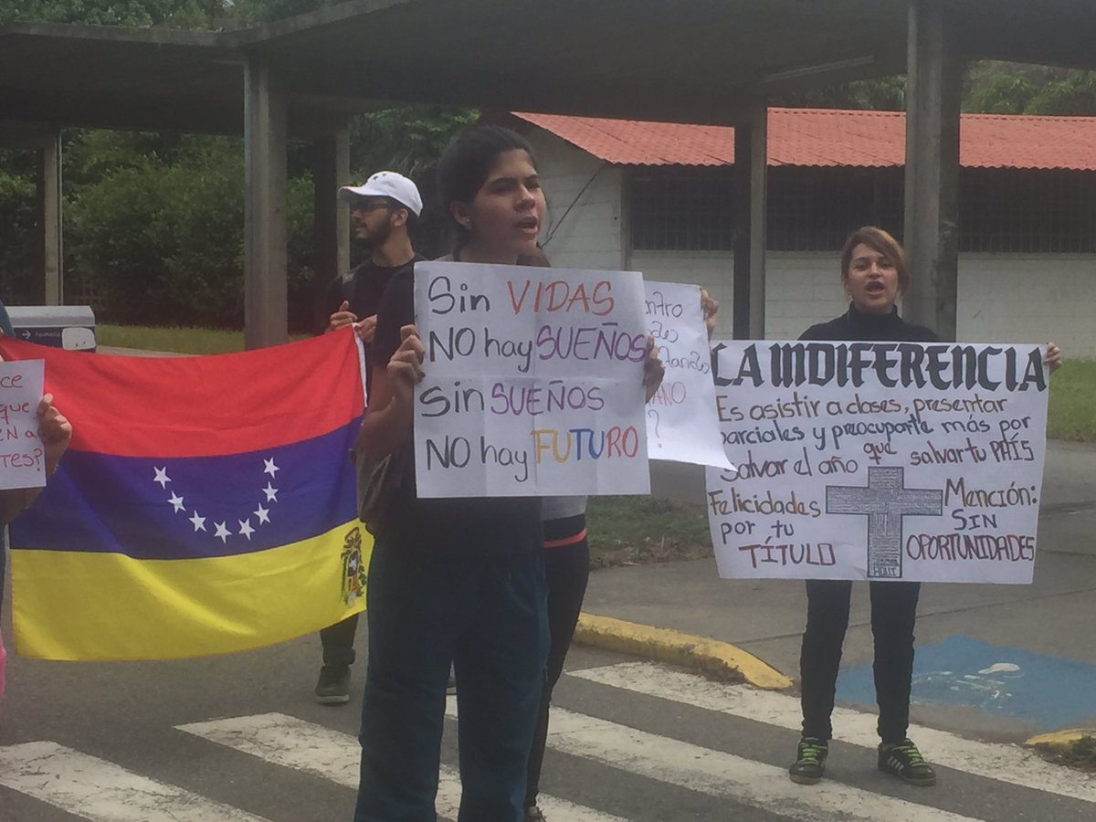 Protestan en la UCV contra la represión (Fotos)