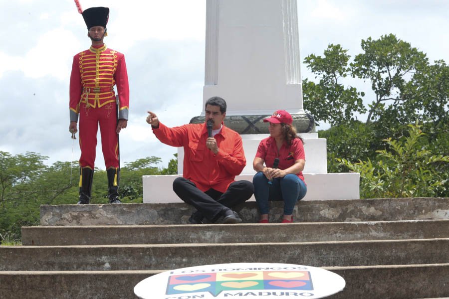 Te vas a quedar loco con la “teletransportada” que se lanzó Maduro este domingo (Video)