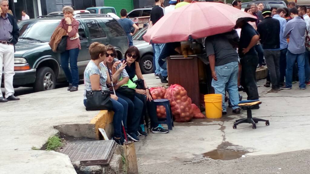 Familiares de estudiantes detenidos se encuentran en El Helicoide #30Jun