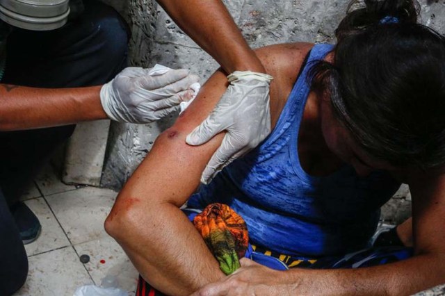 Cuerpos de seguridad redoblan la represión en las marchas. La resistencia sigue. Foto: EFE