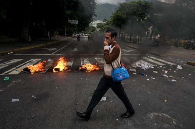 Cuerpos de seguridad redoblan la represión en las marchas. La resistencia sigue. Foto: EFE