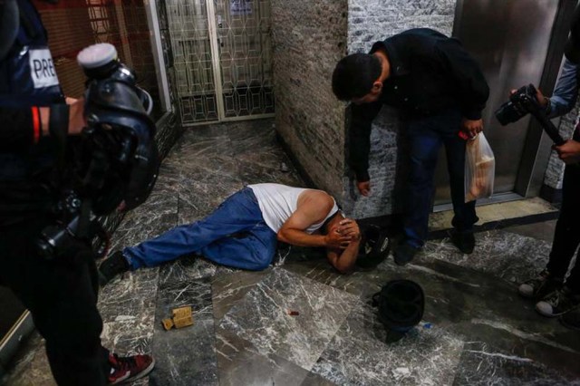 Cuerpos de seguridad redoblan la represión en las marchas. La resistencia sigue. Foto: EFE