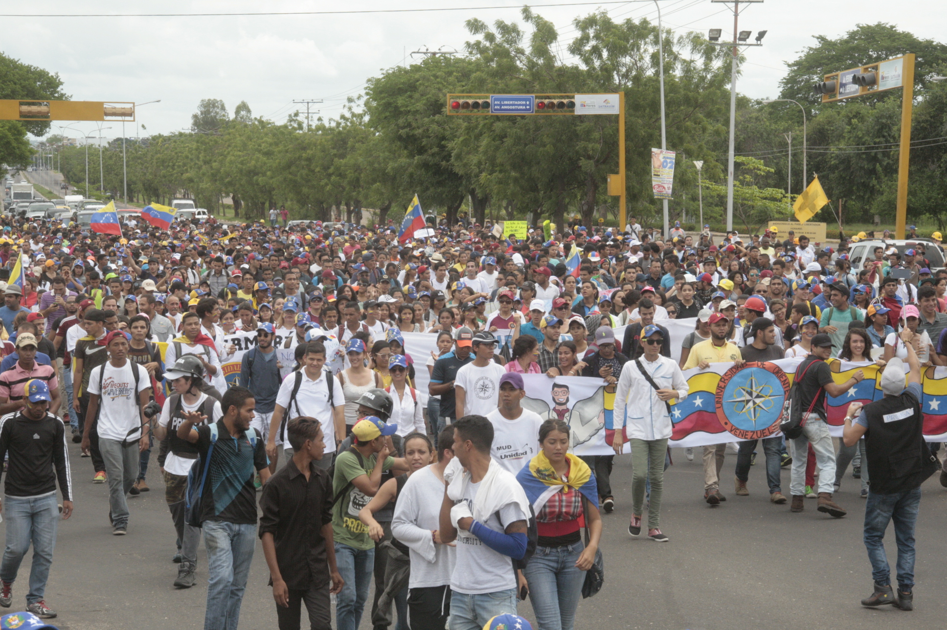 En marcha universitaria exigen renuncia del comandante de  PEB por crimen de Puga